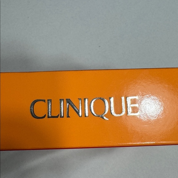 Clinique “A Little Happiness” gift set. - Picture 8 of 10